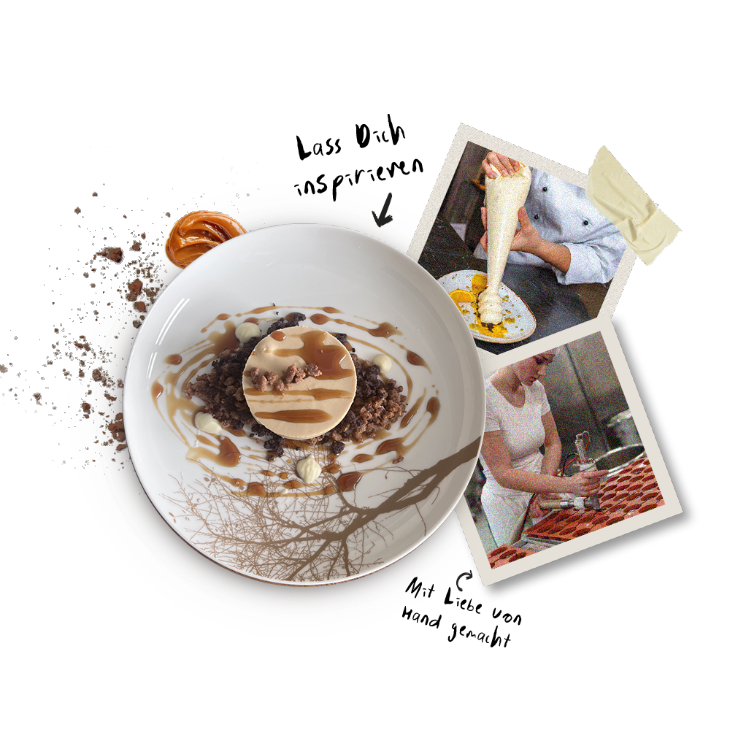 Lass Dich inspirieren“ – Zwei Polaroid-Bilder zeigen Szenen aus der Patisserie: Auf dem ersten wird ein Dessert liebevoll angerichtet, auf dem zweiten werden Teigböden frisch hergestellt. Neben den Fotos steht ein kunstvoll angerichtetes Golden Mousse mit Crumble.